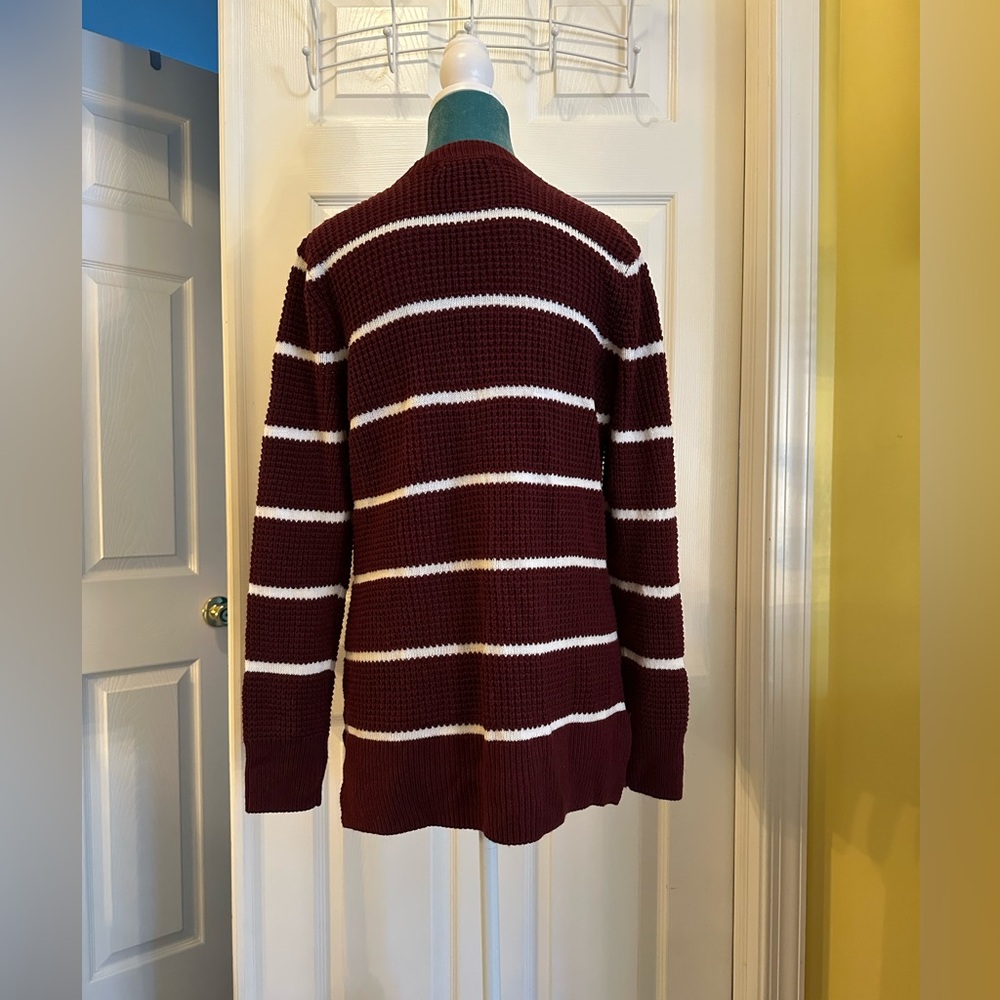Burgundy and white striped cardigan - Picture 4 of 5